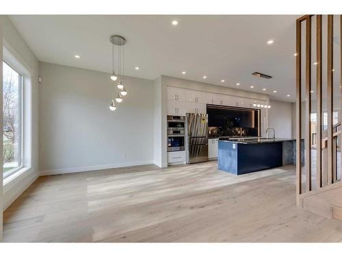 2430 26 Avenue Nw, Calgary, AB - Indoor Photo Showing Kitchen