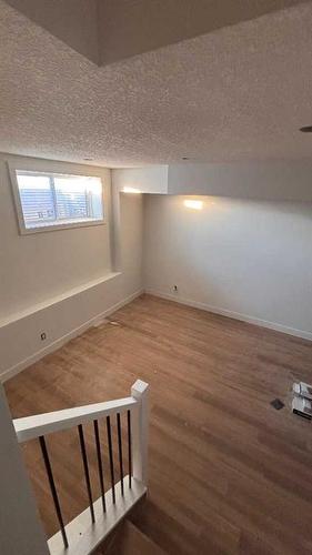 516 34 Avenue Ne, Calgary, AB - Indoor Photo Showing Other Room