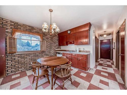 11 Beaupre Crescent Nw, Calgary, AB - Indoor Photo Showing Dining Room