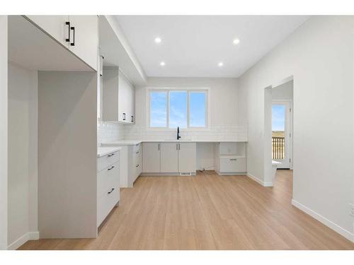 440 Tekarra Drive Nw, Calgary, AB - Indoor Photo Showing Kitchen