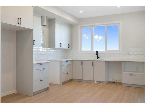 440 Tekarra Drive Nw, Calgary, AB - Indoor Photo Showing Kitchen