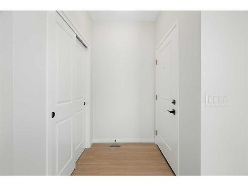 440 Tekarra Drive Nw, Calgary, AB - Indoor Photo Showing Other Room