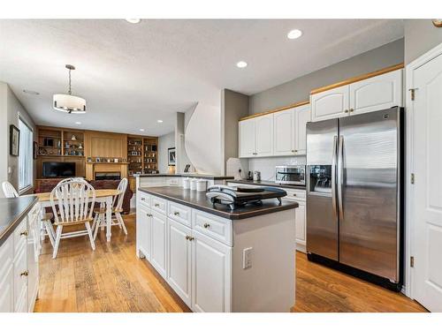 125 Evergreen Place Sw, Calgary, AB - Indoor Photo Showing Kitchen