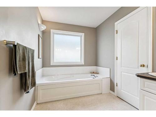 125 Evergreen Place Sw, Calgary, AB - Indoor Photo Showing Bathroom