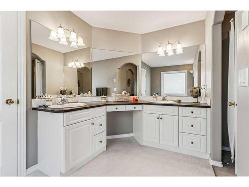 125 Evergreen Place Sw, Calgary, AB - Indoor Photo Showing Bathroom