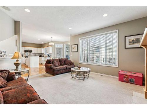 125 Evergreen Place Sw, Calgary, AB - Indoor Photo Showing Living Room