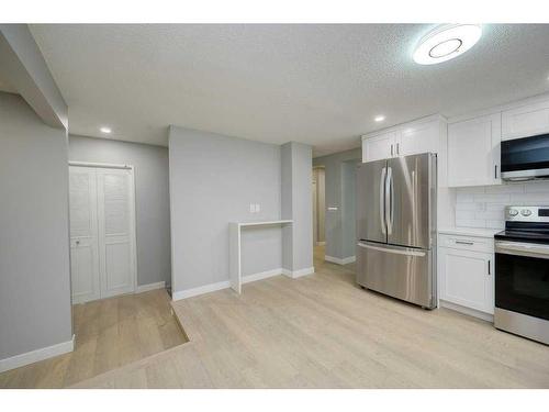 700 Woodpark Boulevard Sw, Calgary, AB - Indoor Photo Showing Kitchen