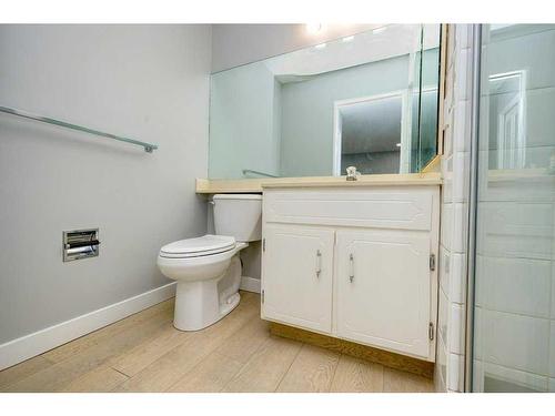 700 Woodpark Boulevard Sw, Calgary, AB - Indoor Photo Showing Bathroom