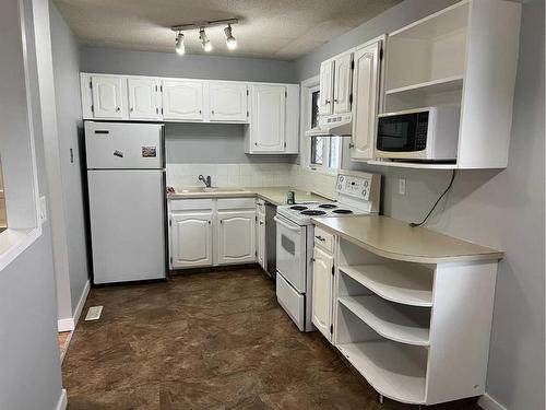 220 Storybook Terrace Nw, Calgary, AB - Indoor Photo Showing Kitchen