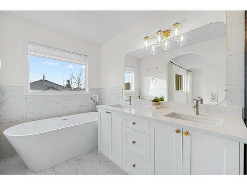 109 Mt. Douglas Green Se, Calgary, AB - Indoor Photo Showing Bathroom