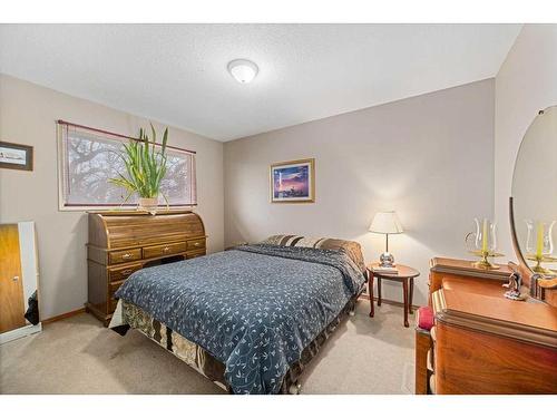 7952 Huntwick Crescent Ne, Calgary, AB - Indoor Photo Showing Bedroom