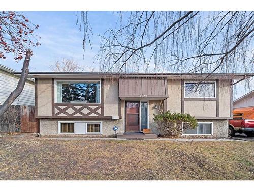 7952 Huntwick Crescent Ne, Calgary, AB - Outdoor