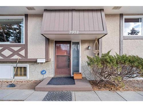 7952 Huntwick Crescent Ne, Calgary, AB - Outdoor