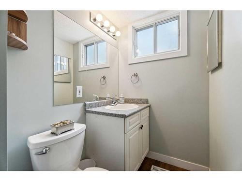 115 Pineson Place Ne, Calgary, AB - Indoor Photo Showing Bathroom