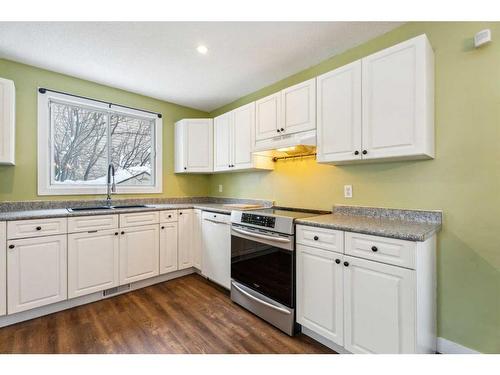 115 Pineson Place Ne, Calgary, AB - Indoor Photo Showing Kitchen