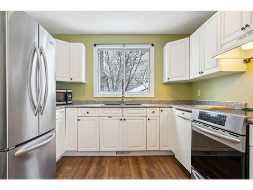 115 Pineson Place Ne, Calgary, AB - Indoor Photo Showing Kitchen