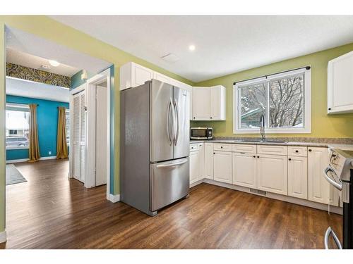 115 Pineson Place Ne, Calgary, AB - Indoor Photo Showing Kitchen