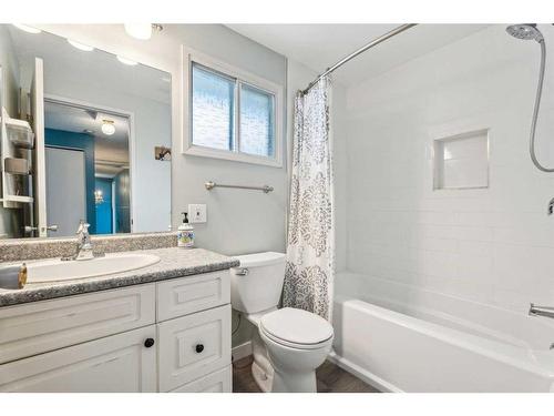 115 Pineson Place Ne, Calgary, AB - Indoor Photo Showing Bathroom