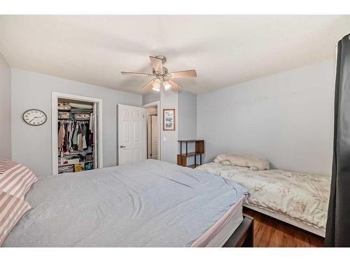 123 Country Hills Villas Nw, Calgary, AB - Indoor Photo Showing Bedroom