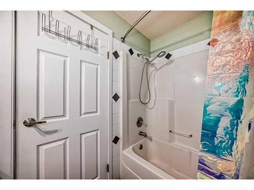 123 Country Hills Villas Nw, Calgary, AB - Indoor Photo Showing Bathroom