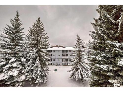 404A-5601 Dalton Drive Nw, Calgary, AB - Outdoor