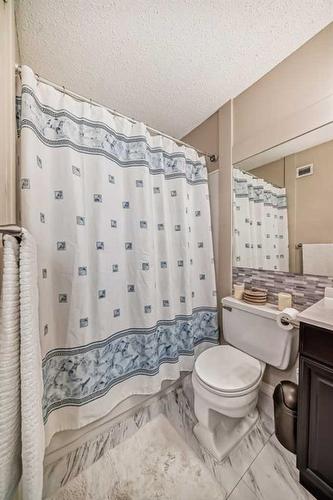 404A-5601 Dalton Drive Nw, Calgary, AB - Indoor Photo Showing Bathroom