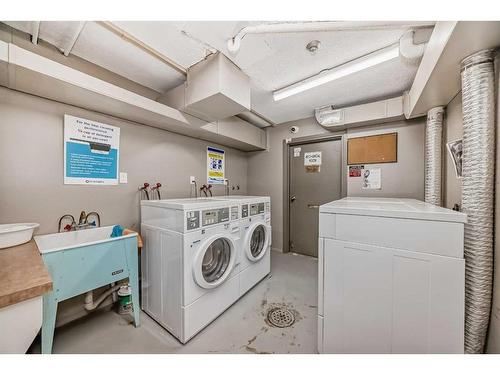 404A-5601 Dalton Drive Nw, Calgary, AB - Indoor Photo Showing Laundry Room