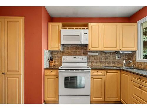 7443 Huntertown Crescent Nw, Calgary, AB - Indoor Photo Showing Kitchen With Double Sink