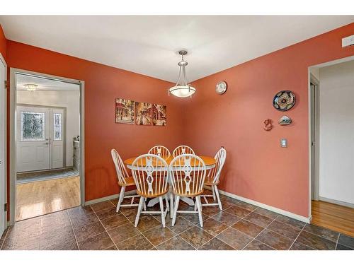 7443 Huntertown Crescent Nw, Calgary, AB - Indoor Photo Showing Dining Room