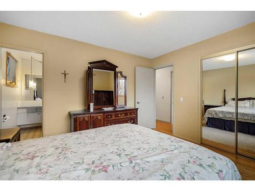 7443 Huntertown Crescent Nw, Calgary, AB - Indoor Photo Showing Bedroom