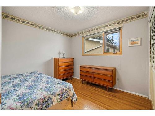 7443 Huntertown Crescent Nw, Calgary, AB - Indoor Photo Showing Bedroom