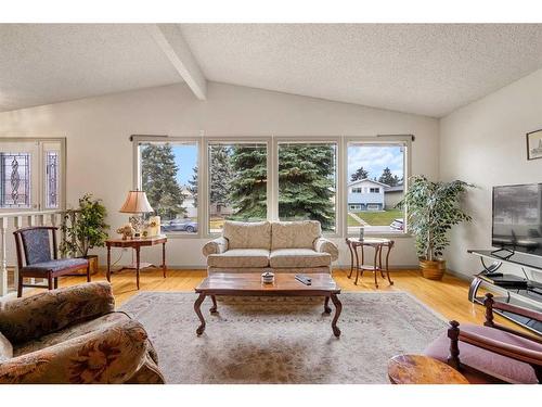 7443 Huntertown Crescent Nw, Calgary, AB - Indoor Photo Showing Living Room