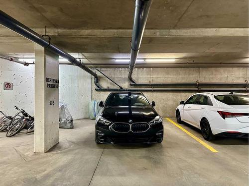 118-126 14 Avenue Sw, Calgary, AB - Indoor Photo Showing Garage