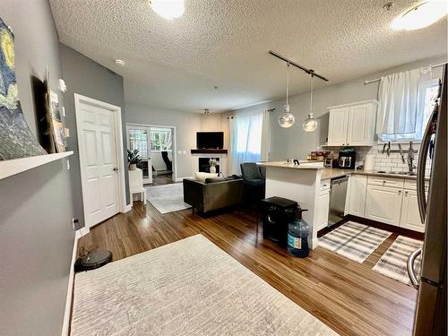 118-126 14 Avenue Sw, Calgary, AB - Indoor Photo Showing Kitchen