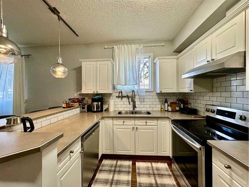 118-126 14 Avenue Sw, Calgary, AB - Indoor Photo Showing Kitchen With Double Sink