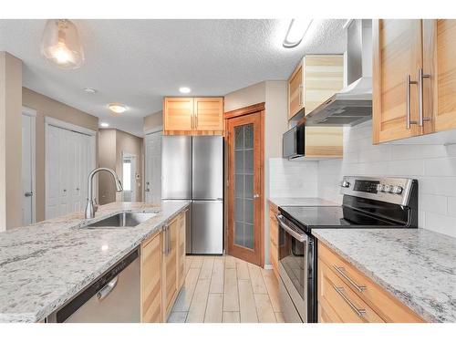 160 Aspen Mews, Strathmore, AB - Indoor Photo Showing Kitchen With Upgraded Kitchen