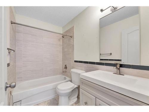 160 Aspen Mews, Strathmore, AB - Indoor Photo Showing Bathroom