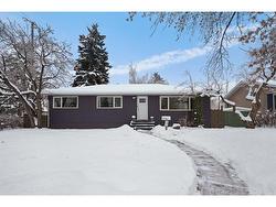 11 Gladys Ridge Road SW Calgary, AB T3E 4H7