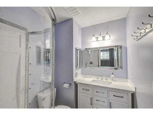 56 Strathclair Place Sw, Calgary, AB - Indoor Photo Showing Bathroom