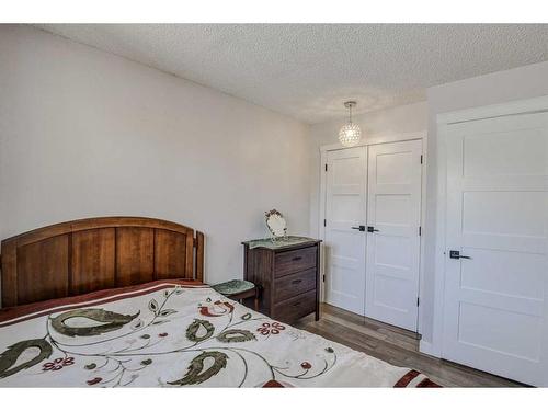 56 Strathclair Place Sw, Calgary, AB - Indoor Photo Showing Bedroom