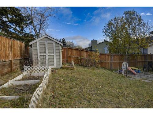 56 Strathclair Place Sw, Calgary, AB - Outdoor