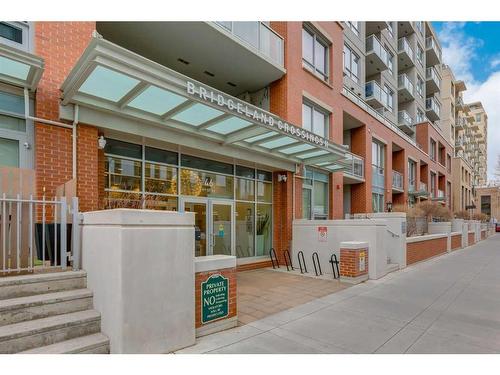 520-46 9 Street Ne, Calgary, AB - Outdoor With Balcony With Facade