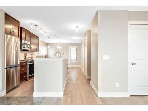 212-1905 27 Avenue Sw, Calgary, AB - Indoor Photo Showing Kitchen