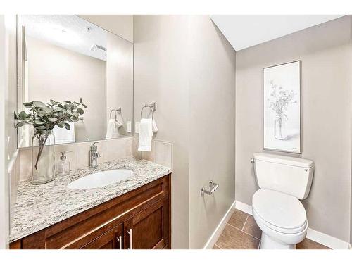 212-1905 27 Avenue Sw, Calgary, AB - Indoor Photo Showing Bathroom