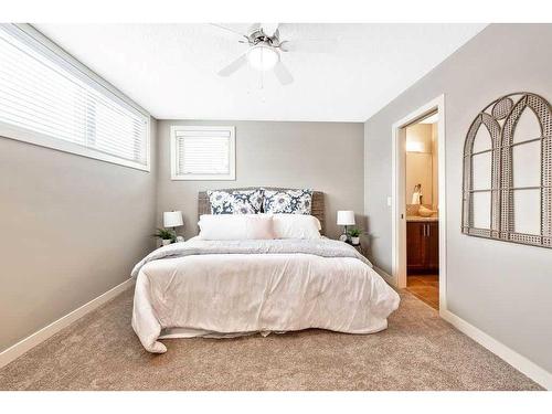 212-1905 27 Avenue Sw, Calgary, AB - Indoor Photo Showing Bedroom