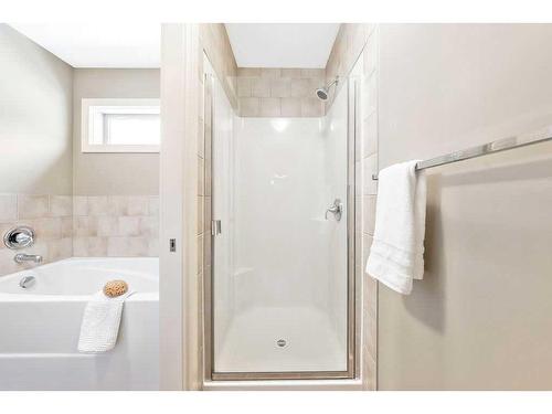 212-1905 27 Avenue Sw, Calgary, AB - Indoor Photo Showing Bathroom