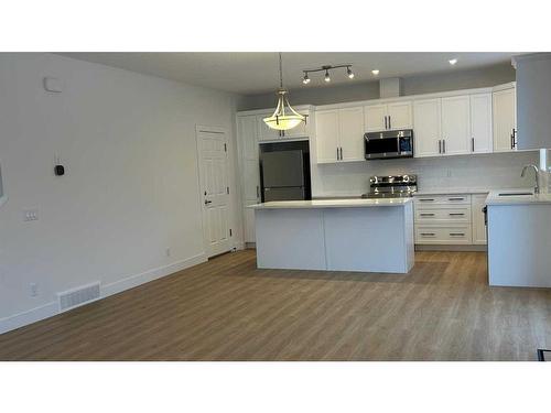 20 Cityline Mount Ne, Calgary, AB - Indoor Photo Showing Kitchen With Upgraded Kitchen