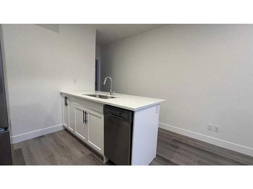 20 Cityline Mount Ne, Calgary, AB - Indoor Photo Showing Kitchen With Double Sink