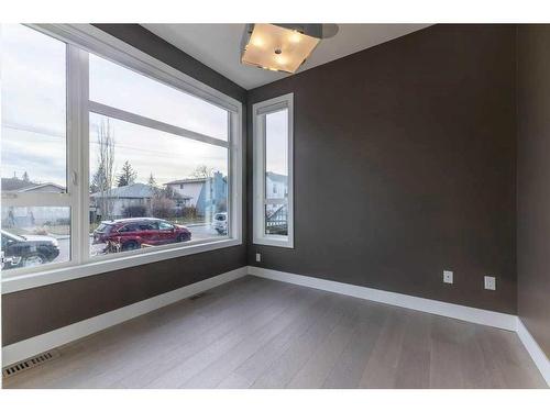 2012 22 Avenue Nw, Calgary, AB - Indoor Photo Showing Other Room