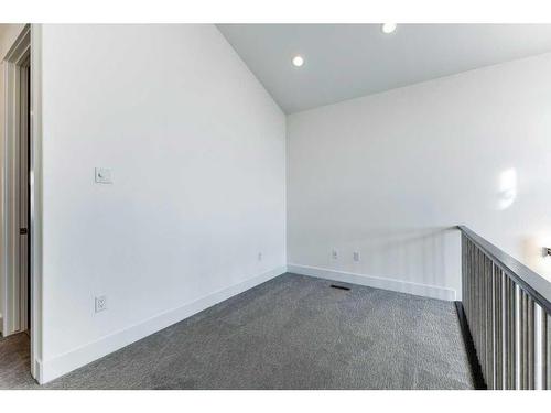 2012 22 Avenue Nw, Calgary, AB - Indoor Photo Showing Other Room